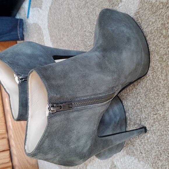 Boston Proper Khaki Green platform heels - Picture 6 of 11